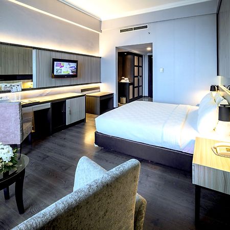 Grand Jatra Hotel Pekanbaru Exterior foto